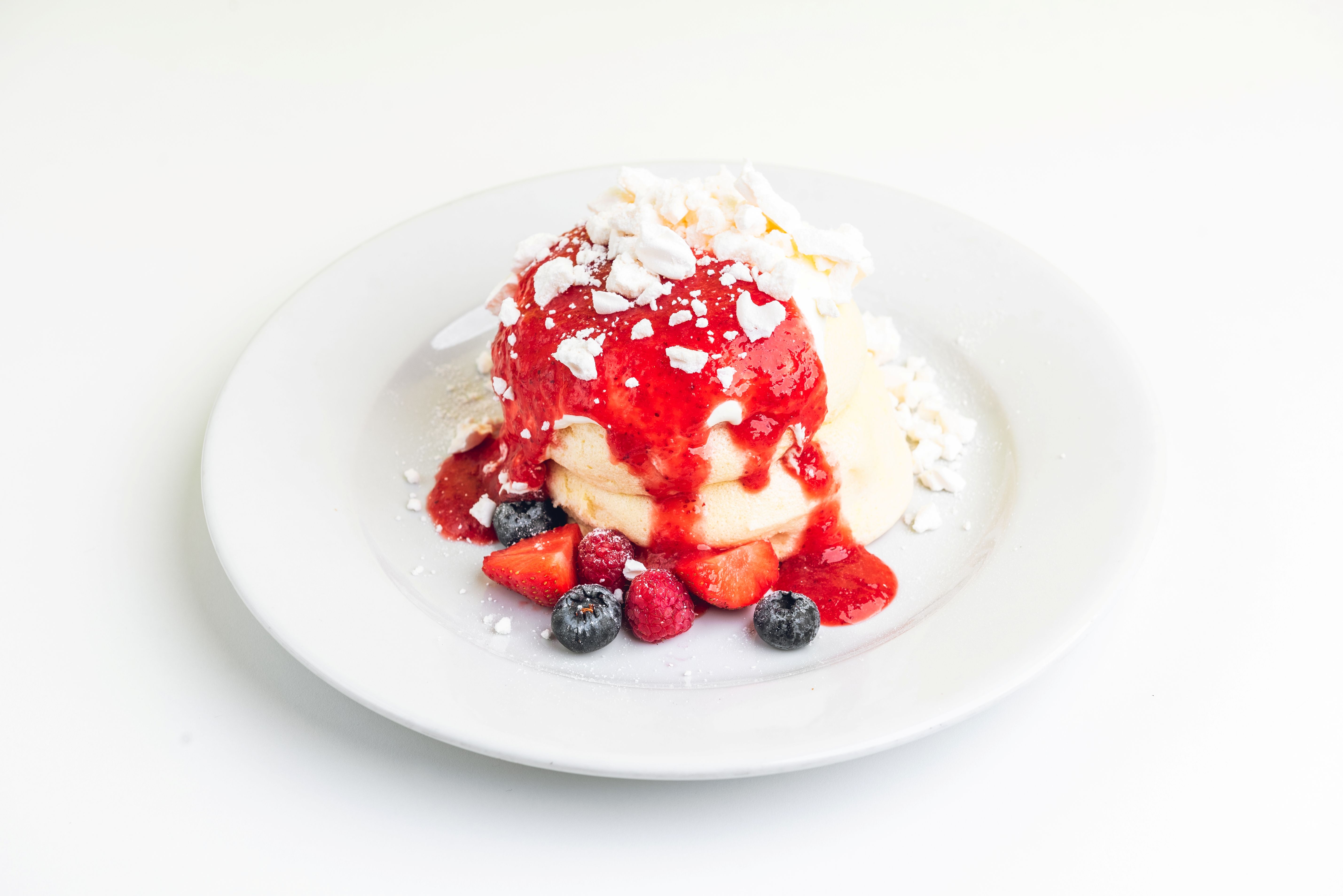 Fuwa Fuwa soufflé pancake with strawberries and cream.